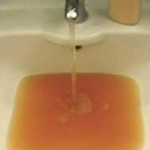 Acqua rossa dai rubinetti delle case GIOVANNI D’AGATA A DIFESA DEI CITTADINI DI MELENDUGNO