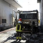 AUTOCARRO IN FIAMME A LECCE