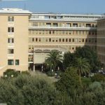 MINORENNE SI UBRIACA A SCUOLA PER UNA STUPIDISSIMA SFIDA SUI SOCIAL, SI SENTE MALE E FINISCE IN OSPEDALE