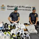 SCOPERTI A LATIANO CENTINAIA DI CAPI DI ABBIGLIAMENTO TAROCCATI