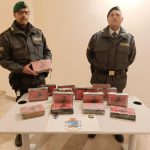 BRILLANTE OPERAZIONE ANTIDROGA DELLA GUARDIA DI FINANZA. ARRESTATO SULLA SUPERSTRADA DI BRINDISI  CORRIERE ALBANESE CHE AVEVA IN MACCHINA DICIASSETTE CHILI DI COCAINA