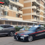 MINACCIA DI ACCOLTELLARE LA MOGLIE, I CARABINIERI LO PORTANO IN CARCERE